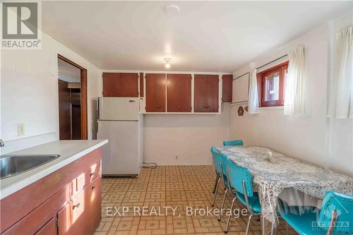 1348 Vancouver Avenue, Ottawa, ON - Indoor Photo Showing Kitchen