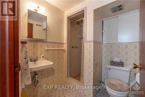 1348 Vancouver Avenue, Ottawa, ON - Indoor Photo Showing Bathroom