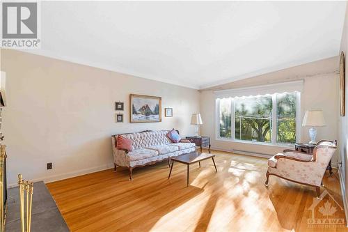 1348 Vancouver Avenue, Ottawa, ON - Indoor Photo Showing Living Room