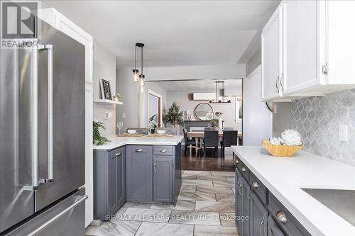 279 Clarlyn Drive, Georgina, ON - Indoor Photo Showing Kitchen With Upgraded Kitchen