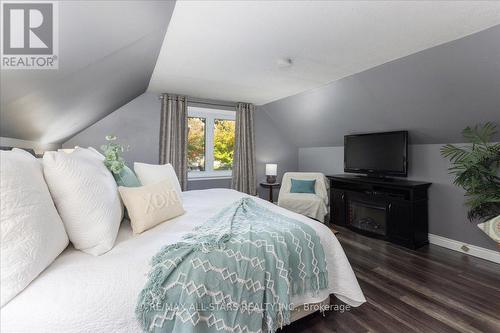 279 Clarlyn Drive, Georgina, ON - Indoor Photo Showing Bedroom