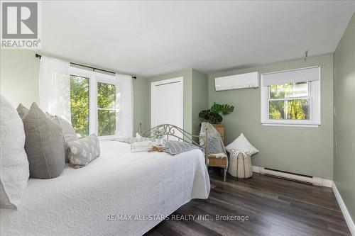 279 Clarlyn Drive, Georgina, ON - Indoor Photo Showing Bedroom