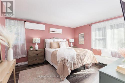 279 Clarlyn Drive, Georgina, ON - Indoor Photo Showing Bedroom