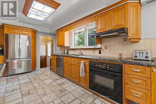 11720 Guelph Line, Milton, ON - Indoor Photo Showing Kitchen