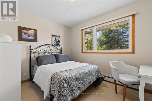 11720 Guelph Line, Milton, ON - Indoor Photo Showing Bedroom