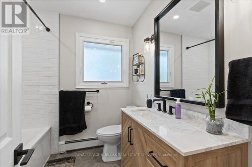 11720 Guelph Line, Milton, ON - Indoor Photo Showing Bathroom