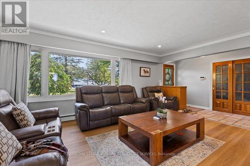 11720 Guelph Line, Milton, ON - Indoor Photo Showing Living Room