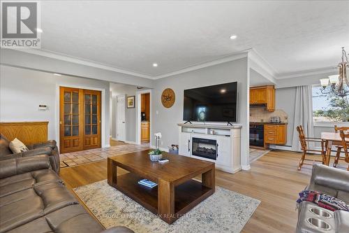 11720 Guelph Line, Milton, ON - Indoor Photo Showing Living Room