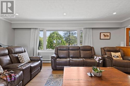 11720 Guelph Line, Milton, ON - Indoor Photo Showing Living Room