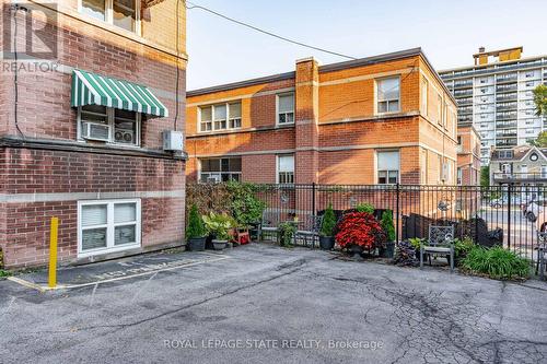 14 - 227 Macnab Street S, Hamilton, ON - Outdoor