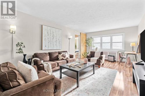 14 - 227 Macnab Street S, Hamilton, ON - Indoor Photo Showing Living Room