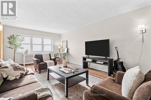 14 - 227 Macnab Street S, Hamilton, ON - Indoor Photo Showing Living Room