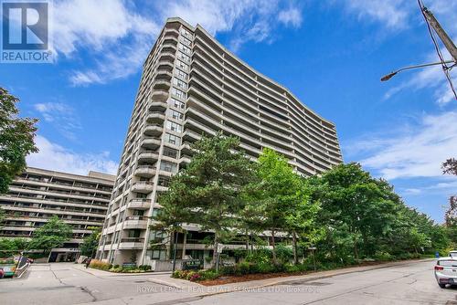 1811 - 100 Quebec Avenue, Toronto, ON - Outdoor With Facade