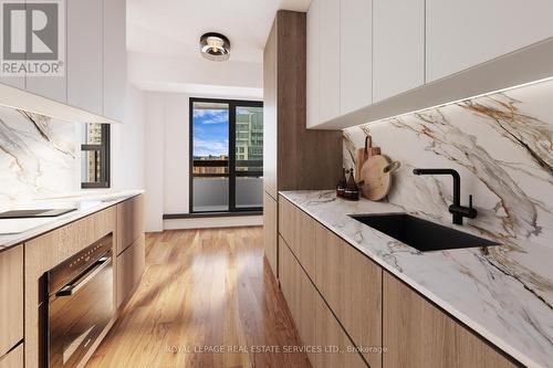 1811 - 100 Quebec Avenue, Toronto, ON - Indoor Photo Showing Kitchen