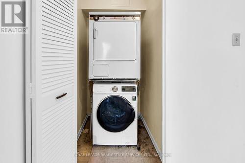 1811 - 100 Quebec Avenue, Toronto, ON - Indoor Photo Showing Laundry Room