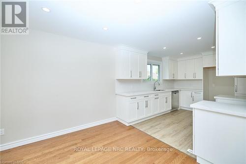 17 Kilkenny Drive, St. Catharines, ON - Indoor Photo Showing Kitchen