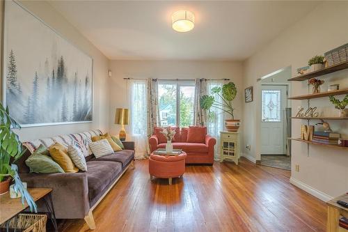 102 Harbison Avenue, Winnipeg, MB - Indoor Photo Showing Living Room