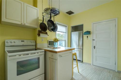 102 Harbison Avenue, Winnipeg, MB - Indoor Photo Showing Kitchen