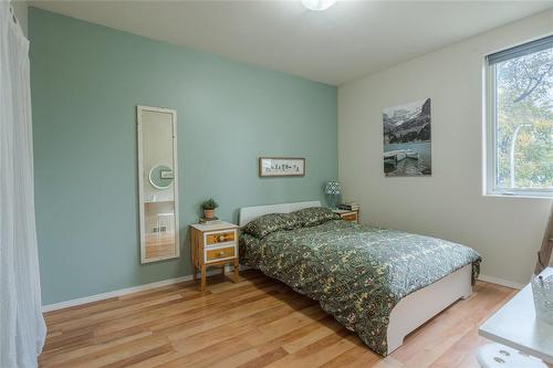 102 Harbison Avenue, Winnipeg, MB - Indoor Photo Showing Bedroom