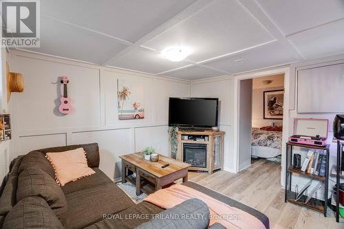 7 Marmora Street, London, ON - Indoor Photo Showing Living Room