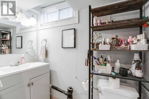 7 Marmora Street, London, ON - Indoor Photo Showing Bathroom