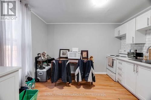 7 Marmora Street, London, ON - Indoor Photo Showing Kitchen