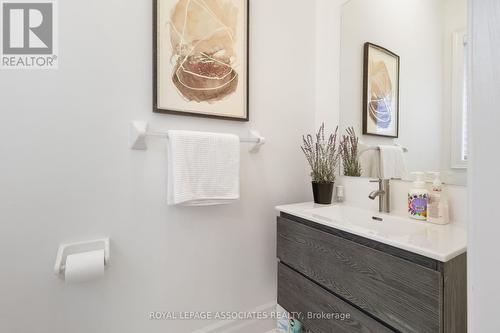 96 Torrey Pines Road, Vaughan, ON - Indoor Photo Showing Bathroom