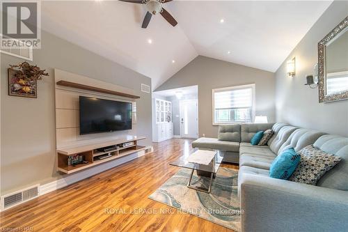 2876 3 Highway E, Port Colborne, ON - Indoor Photo Showing Living Room