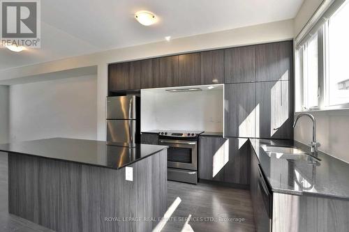 3139 Ernest Appelbe Boulevard, Oakville, ON - Indoor Photo Showing Kitchen With Stainless Steel Kitchen With Upgraded Kitchen