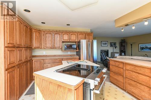 island - 5594 7Th St, Union Bay, BC - Indoor Photo Showing Kitchen