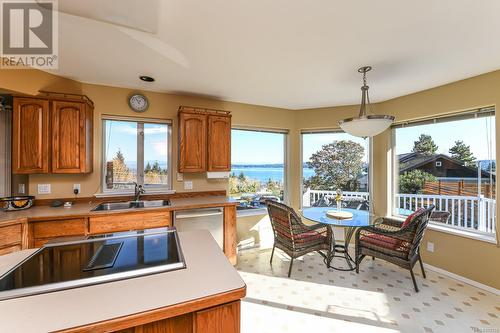 5594 7Th St, Union Bay, BC - Indoor Photo Showing Kitchen With Double Sink