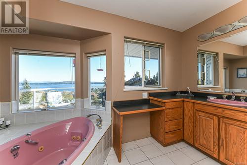 5594 7Th St, Union Bay, BC - Indoor