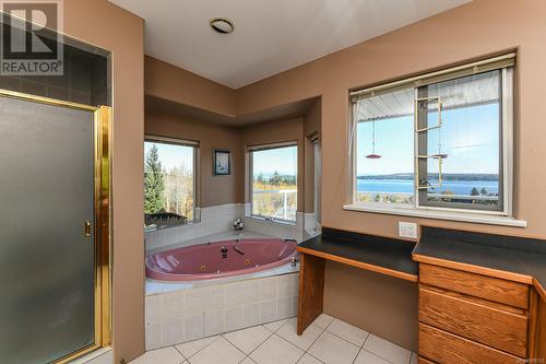 5594 7Th St, Union Bay, BC - Indoor