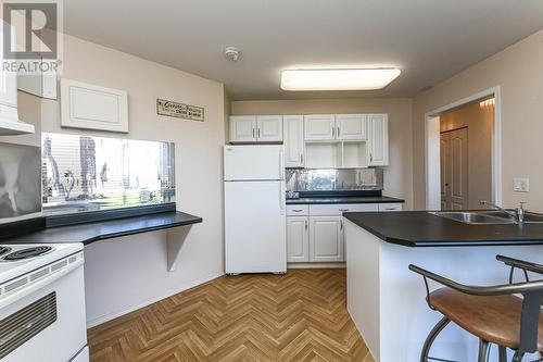 5594 7Th St, Union Bay, BC - Indoor Photo Showing Kitchen With Double Sink