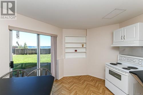 5594 7Th St, Union Bay, BC - Indoor Photo Showing Kitchen