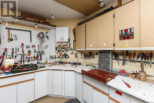 5594 7Th St, Union Bay, BC - Indoor Photo Showing Kitchen