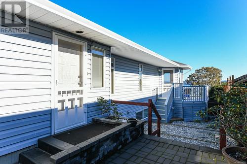 Side door entry - 5594 7Th St, Union Bay, BC - Outdoor With Deck Patio Veranda