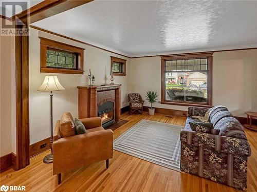 44 Mcgowan Street, Tweed, ON - Indoor Photo Showing Living Room