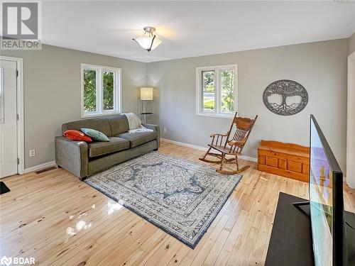 44 Mcgowan Street, Tweed, ON - Indoor Photo Showing Living Room