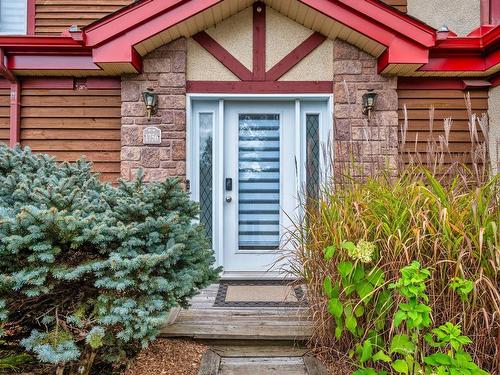 Exterior entrance - 1756 Ch. Du Golf, Mont-Tremblant, QC - Outdoor