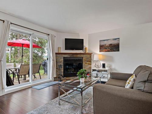 Living room - 1756 Ch. Du Golf, Mont-Tremblant, QC - Indoor Photo Showing Living Room With Fireplace