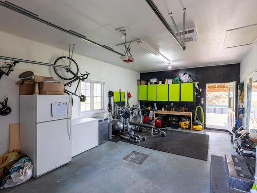 Garage - 115 Rg Du Haut-De-La-Rivière S., Saint-Césaire, QC - Indoor Photo Showing Garage