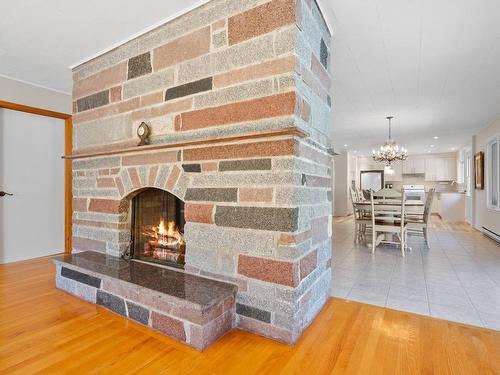 Salon - 44 Mtée De Baker-Pond, Bolton-Est, QC - Indoor Photo Showing Living Room With Fireplace