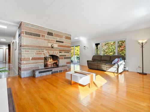 Salon - 44 Mtée De Baker-Pond, Bolton-Est, QC - Indoor Photo Showing Living Room With Fireplace