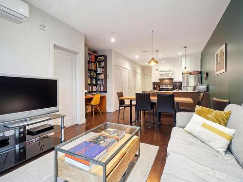 Living room - 206-167 Rue St-Zotique O., Montréal (Rosemont/La Petite-Patrie), QC - Indoor Photo Showing Living Room