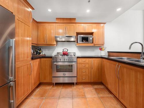 Cuisine - 205-285 Av. Laurier E., Montréal (Le Plateau-Mont-Royal), QC - Indoor Photo Showing Kitchen With Double Sink