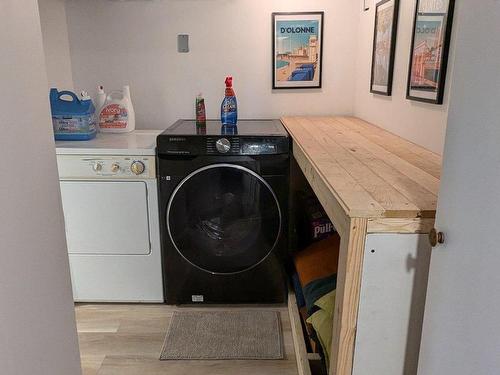 Salle de bains - 7098 6E Avenue, Montréal (Villeray/Saint-Michel/Parc-Extension), QC - Indoor Photo Showing Laundry Room