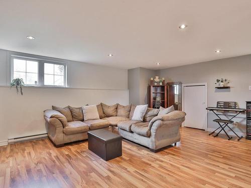 Family room - 24 Rue William, Lanoraie, QC - Indoor Photo Showing Living Room