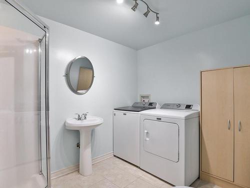 Bathroom - 24 Rue William, Lanoraie, QC - Indoor Photo Showing Laundry Room