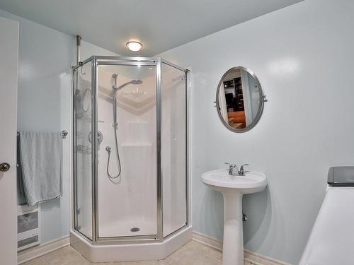 Bathroom - 24 Rue William, Lanoraie, QC - Indoor Photo Showing Bathroom